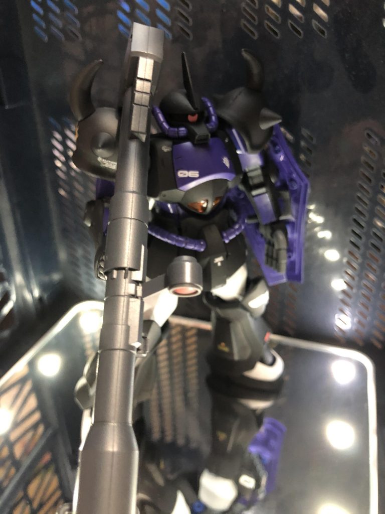 黒いグフ–4枚目/制作者：真樹京介