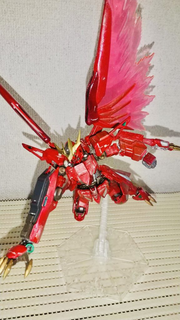 後ろのルプスレクスのランドセルには、デスティニーの光の翼を移植しています。