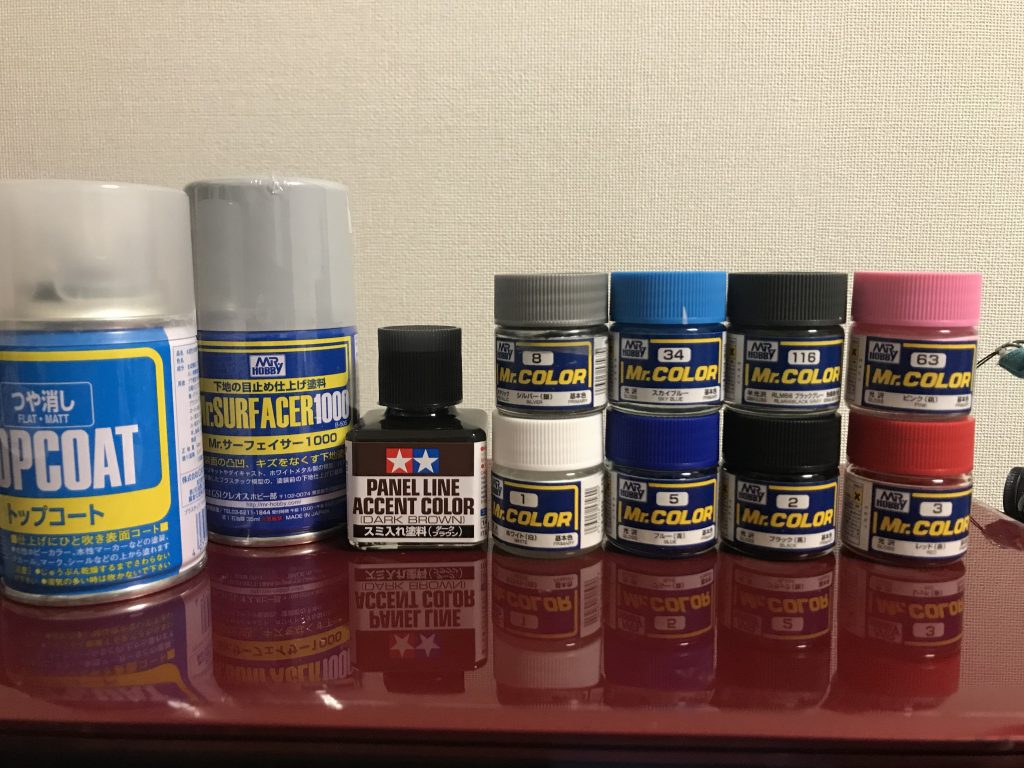 今回使用した塗料です。黄色はガンダムマーカーが残っていたので、それの白と黄色を混ぜて作りました。