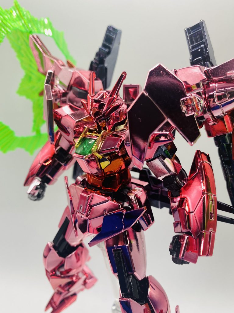 カッコいいなぁ…ホコリみたいなヤツはメッキとパーツの間にあるのか一体化して取れません。ここガバ