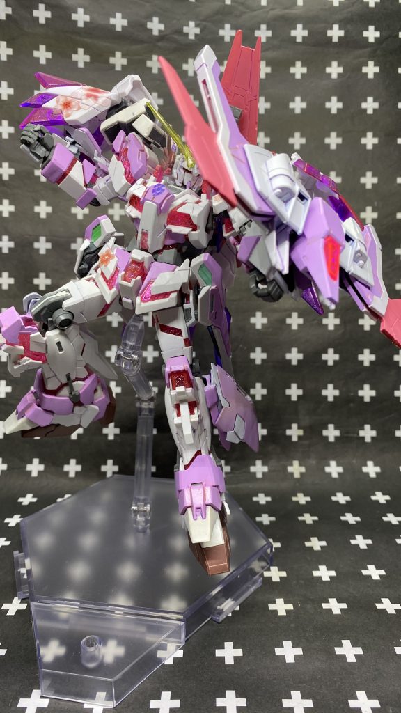 大型武器としてAGE-FXのコアファイターをベースにサイドにHGライトニングΖの羽根を取り付けしたものを装着。メガビーム砲(アロー)として運用する設定です。