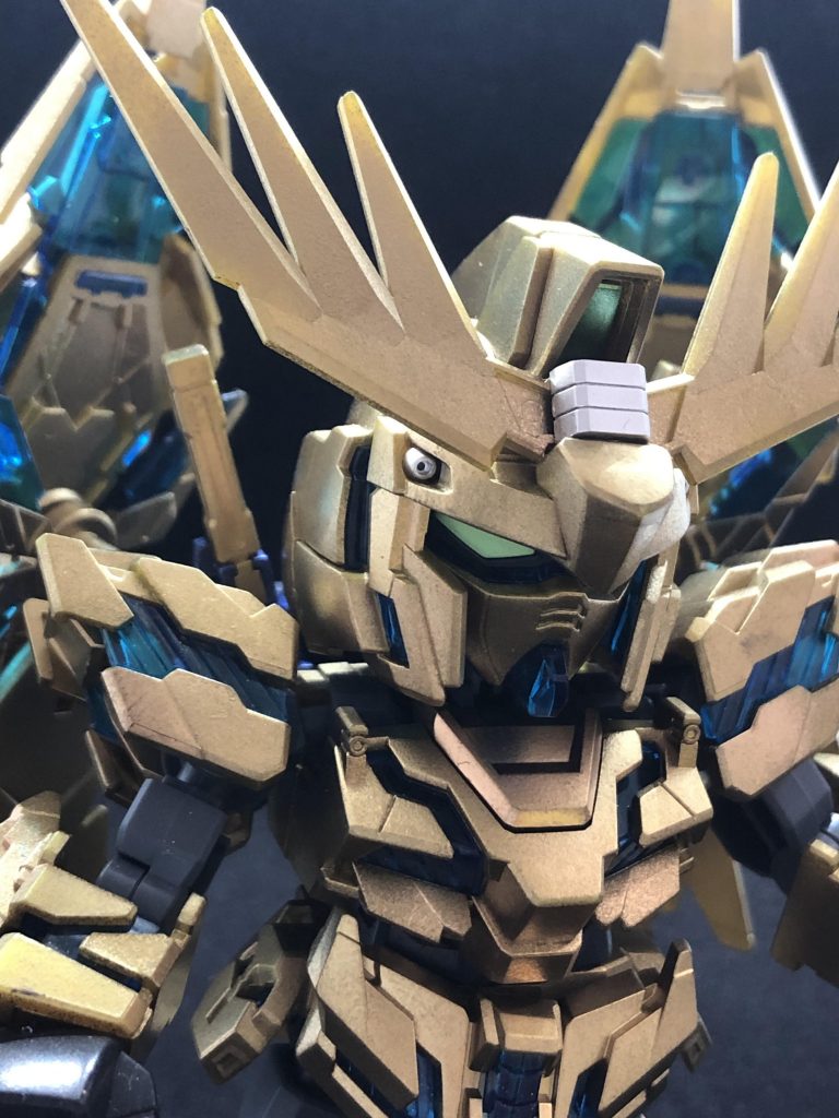 こちらはテストに作った、SDのフェネクスですが、墨入れしておらずトップコートもないので、そこそこの出来でした。