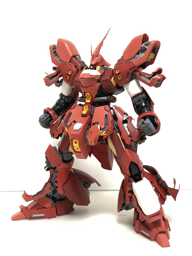 多重装甲表現として、バキュームフォームしたプラ板を二の腕、脚部等に仕込んでいます。初めてやるバキュームフォームでしたが、割とうまくいきました。今では欠かせないアイテムです。