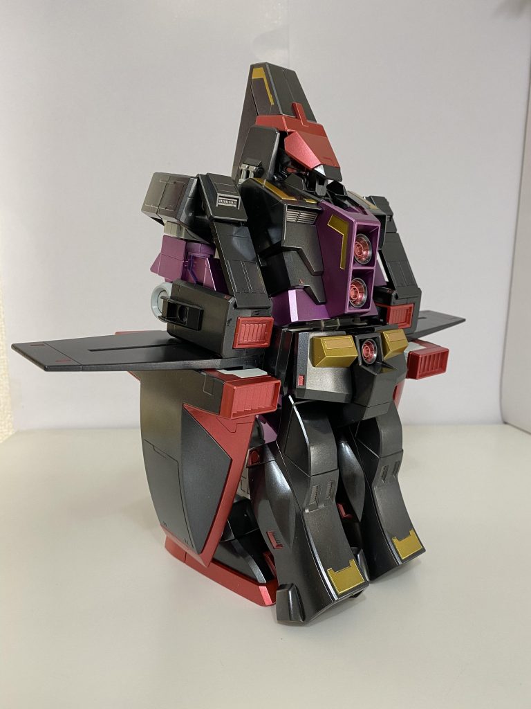 塗装ハゲ覚悟の、飛行形態!前からのフォルムは完璧です!アニメで見たフォルムとかわらない!すこしサイコガンダムが目が覗いているでしょ・・