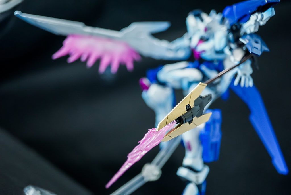 アンカーシールドはビームサーベルも射出可能