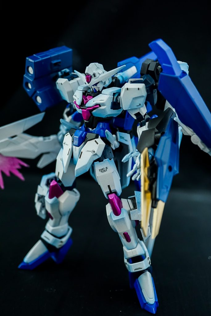 クアドリガ パーフェクトスタイルオールレンジに対応したいわゆる全部乗せスタイル武装はソード、ランチャーの物に加えドラグーン×3