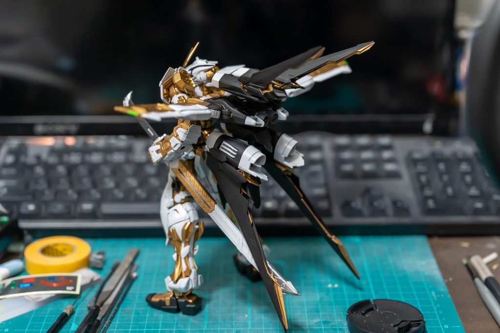 ブースで後ろ姿を撮り忘れてたので…。上下の長いスラスター？は内外の配色を入れ替えています。