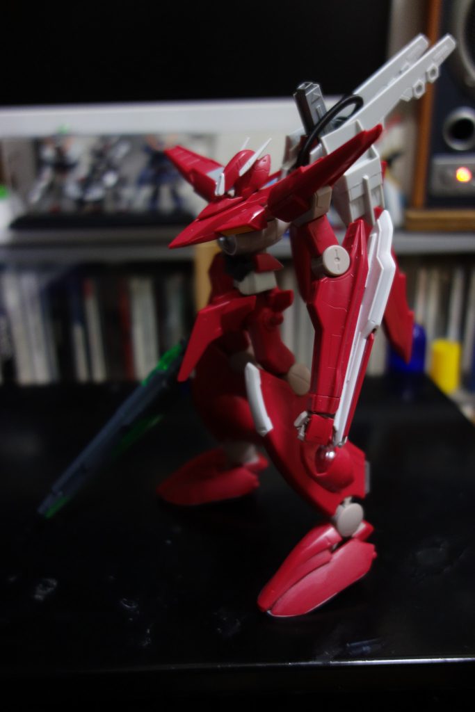 制作過程です。アルケーに腰パーツを足して、スタイルを変えました。腰のバインダーや肩のウイングを無くし、シンプルにしています。パイプは最終的になくしました。