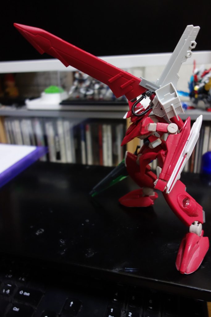 大剣はスタビライザー風にしましたが、実態は元ネタよろしく突撃武装です(☆▽☆)ネオジム磁石を仕込んで回転させてます。長いので一旦取り外しが必要ですが(；^ω^）