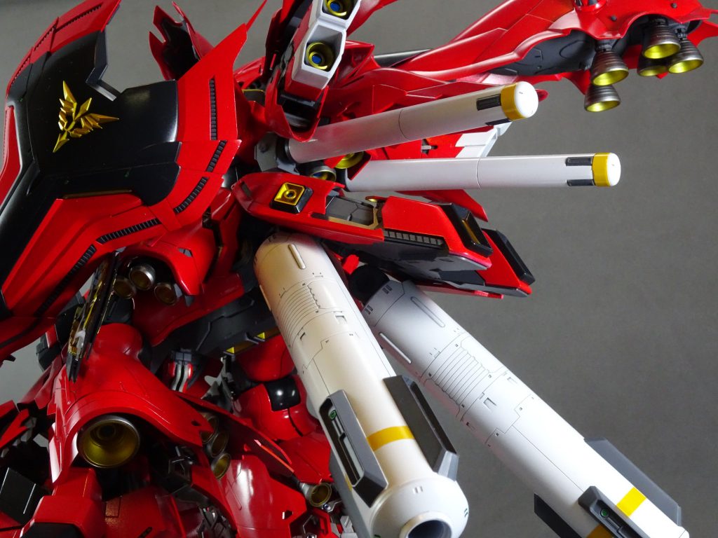 各種バーニアの中央には、丸いメタルシールを貼ってます。