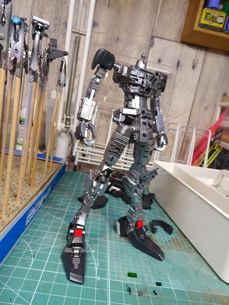 フレームはほぼフレームメタリック2です。足首のシリンダーはブライトレッドで塗り分けました。 以上、最後までお付き合い頂きありがとうございました!