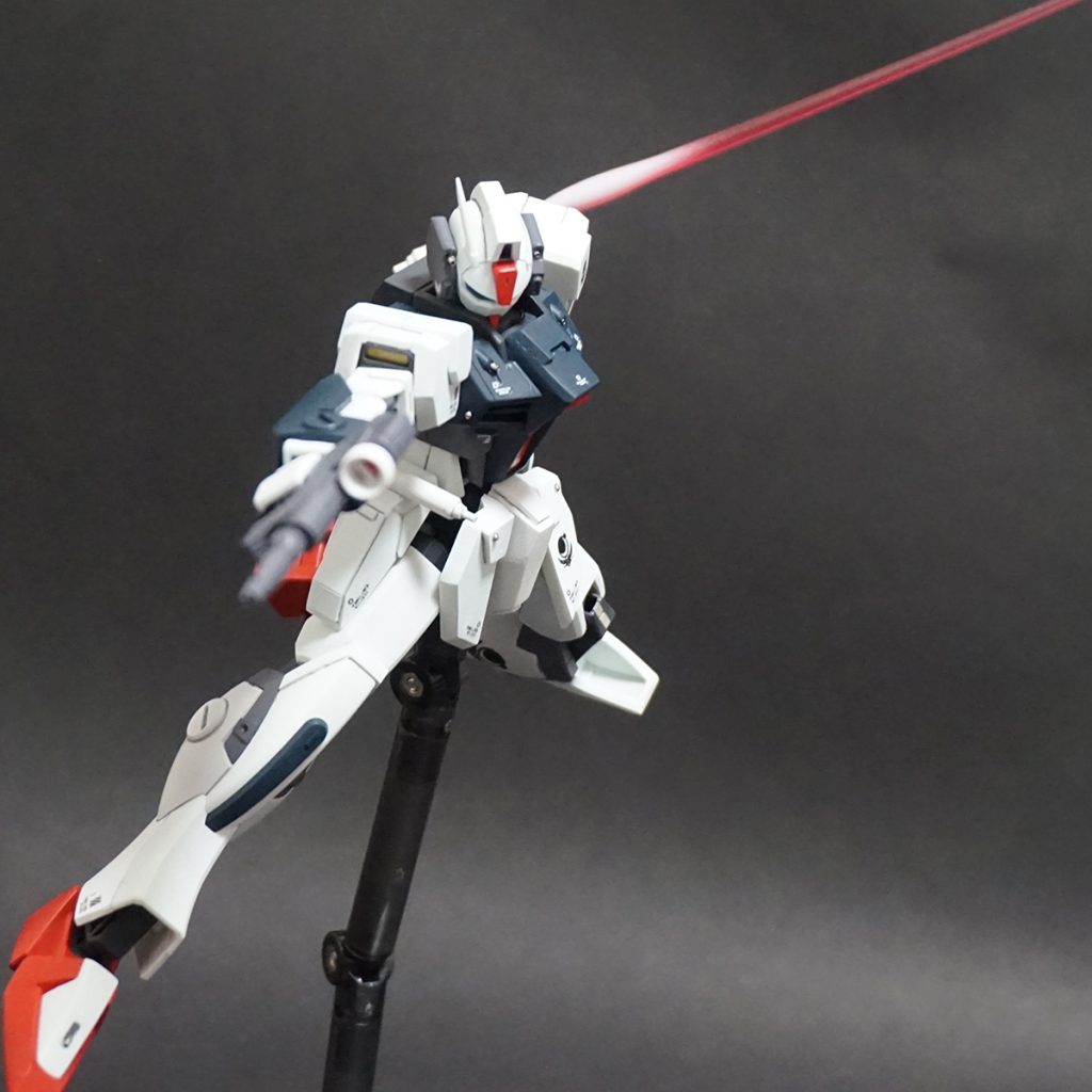 ビームカービンを構えて