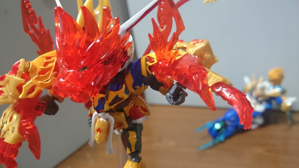 剛猿形態はアニメだとほんとに某有名ジャンプ漫画のように巨大サイズになるんスけど、さすがにプラモで再現出来るわけはなく……遠近法で再現しよう！()