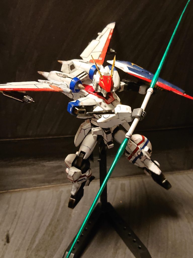 ドラグナーといったら、連結サーベル！ビーム刃は緑色が無かったので、塗装して代用。