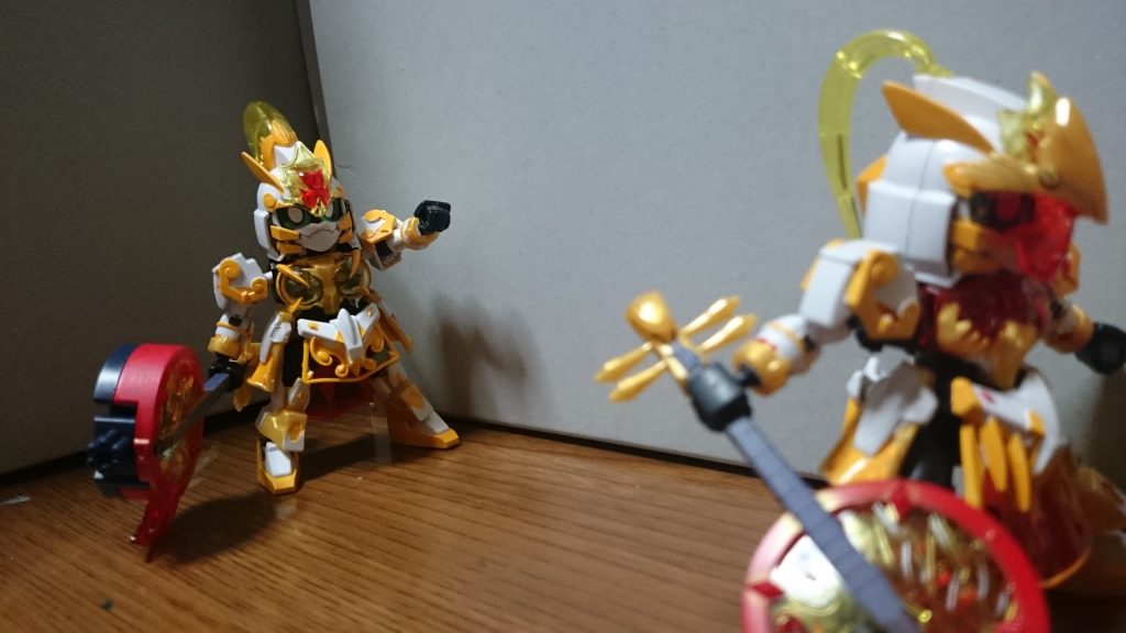 「いや、今そういう話じゃ…」「でも今その周遊さんの作戦が呂布さまに読まれて、先回りされてるじゃないですか」「つまり、呂布さまの方が天才ってことじゃないですか?」「貂蝉?」「はぁ?呂布って筋肉ゴリラでしょ?ゴリラの野生の勘でたまたま当たっただけでしょ?大丈夫?普段ウホウホうるさくない?」「?周遊さんってつまりお勉強は出来るけど、実戦じゃ役に立たないってことですか?いざというときなよなよのもやしっこだと困りません?」「はぁぁ?」「……!」