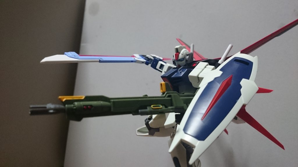 ストライカー付属の武器類は問題なく保持可能っス