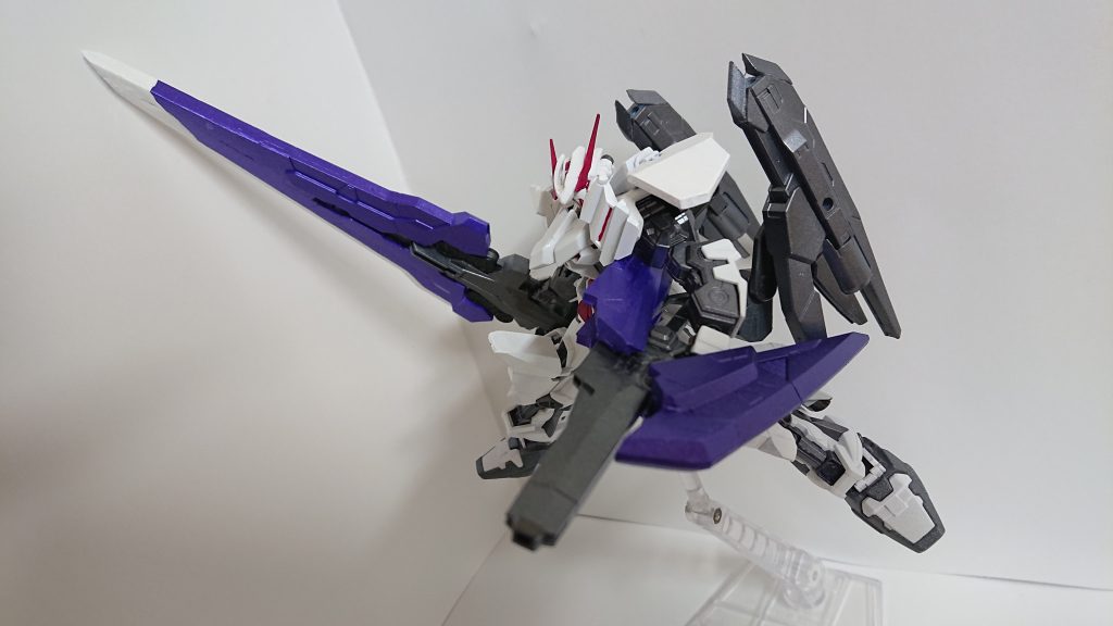 ヤソマガツヒ[ライフルモード]:強そう単発とゲロビの射ち分けが可能ゲロビは吸収したエネルギー量に依存して、威力が変わる。