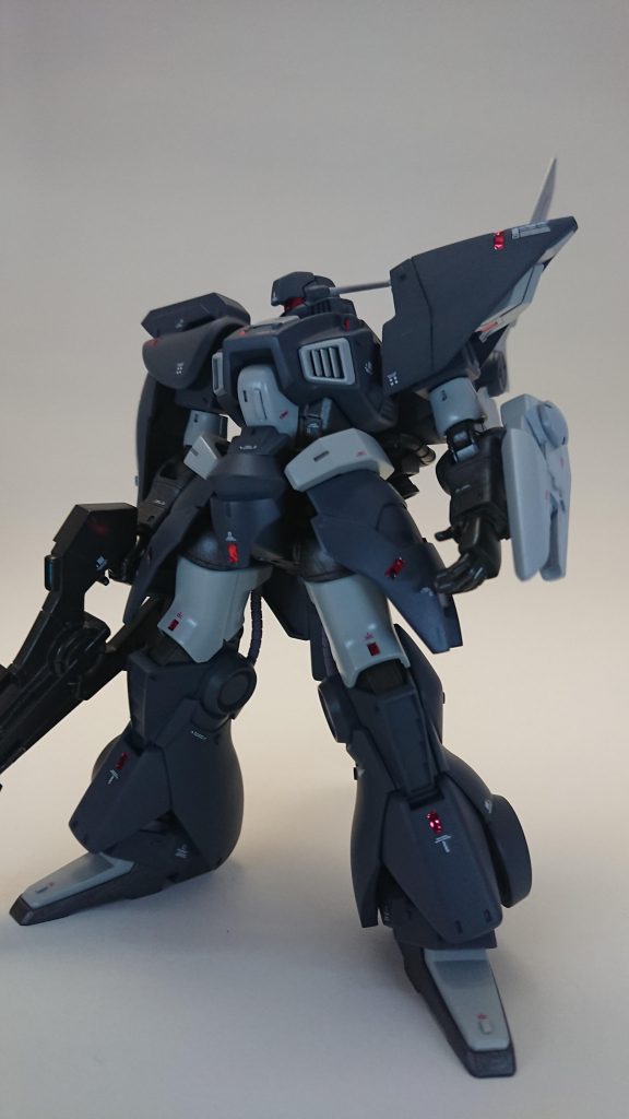 プロポーション変更点としては、首を1mm、腰は3mmくらい延長してます。股間部は百錬のものを一部調整して使いました。足はデルタプラスのものを使い、SE-Rぽくしました、SE-Rにはならなかったが…バックパックはマラサイのものがそのまま付けれたので改造して使っています。