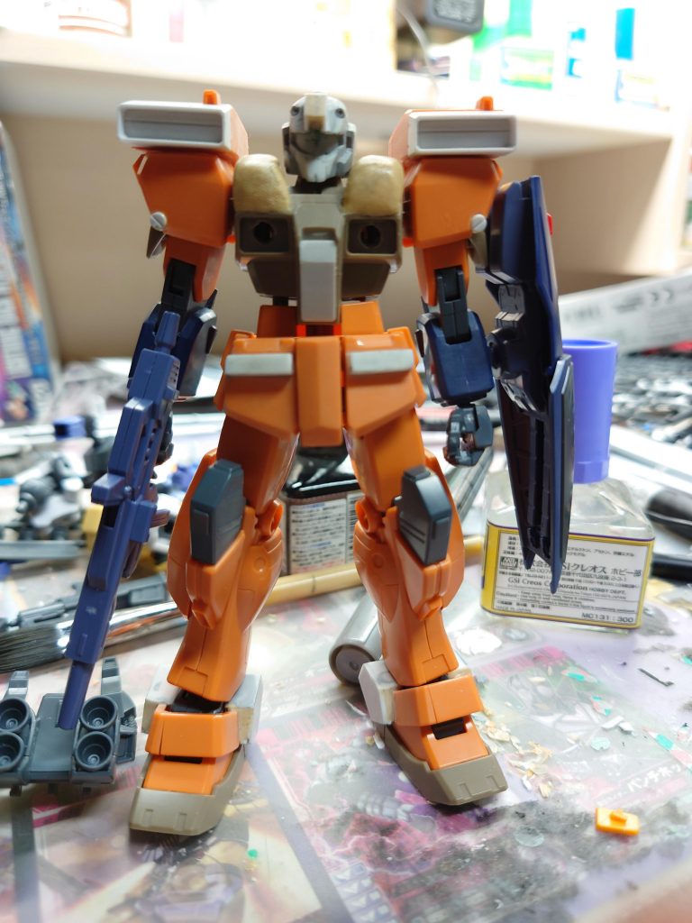 襟元の増加ベンチレーターはパテから制作。削りすぎた箇所はまたパテで作り直すところで神経も削られたと思います。でも完成したからヨシ!