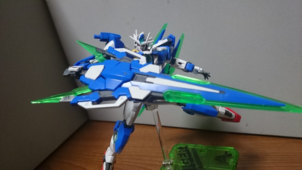 ・フルセイバーモードGNガンブレイドを全て取り付けた状態っス……片手だとかなり持たせにくいというか、手の甲が外れるというか…