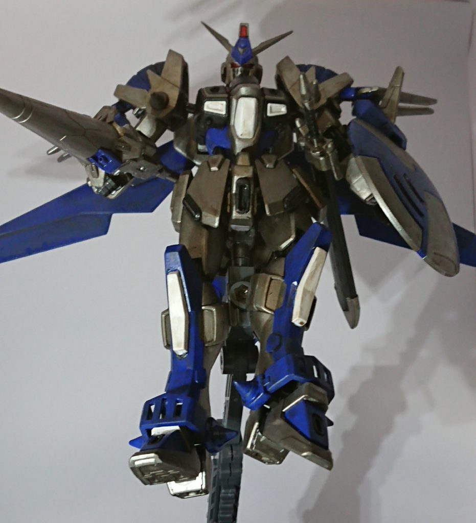 威圧感のある登場シーンをイメージしました。