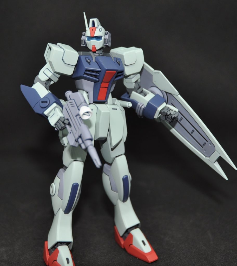 この手の薄緑系の機体って毎回色合いで悩みますよね。青っぽいのか緑っぽいのか、濃いのか薄いのか…公式の画像でもモノによって色合いが違ったりして。今回は所謂ライトブルー系の色合いにしてみました。…イメージではもっと緑っぽかったような気もするし、もうちょい青っぽかったような気もする…