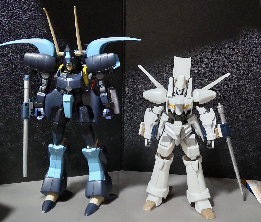 以前作った鉄血エルガイムと並べてみる。グルーンの脚が少し長い分背丈に差が出てますね。