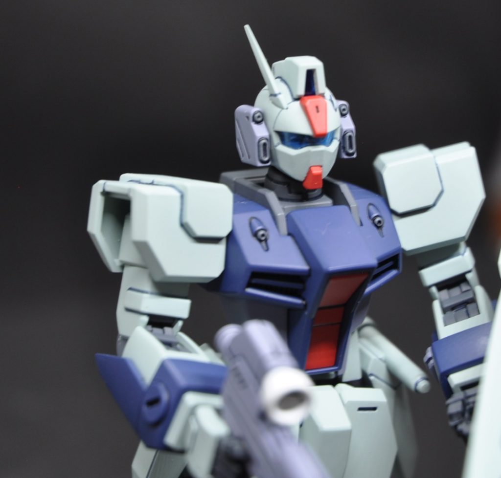 頭の構造は面白い!面白いけど…パーツ詰め込み過ぎで後ハメが厳しいことになっているのがつらかったかなと。パーツの数の分誤差的な厚みがでてるのか、合わせ目部分が閉じ切らなかったりと、このキットで一番しんどかった所ですね