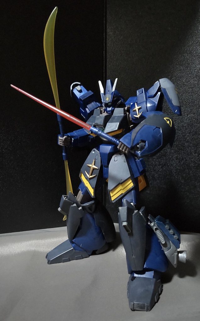 二種類のビームサーベルを展開。