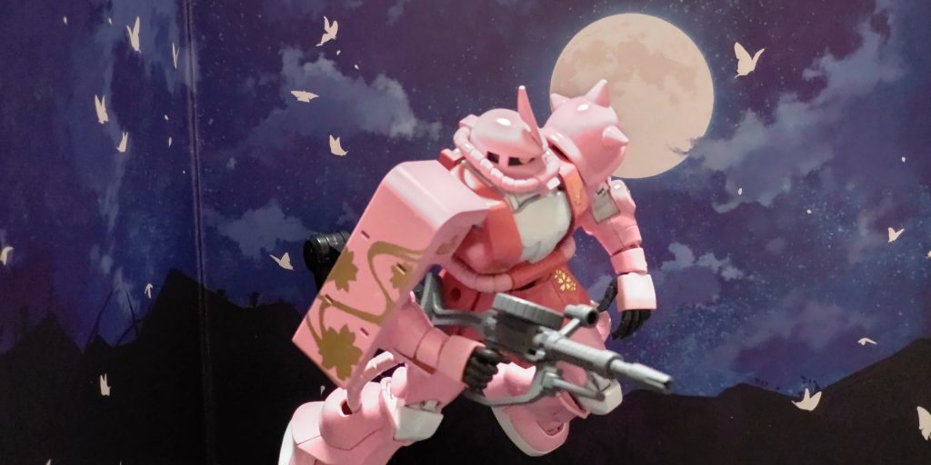 シールドには桜と川を和風イメージで30mm位のマスキングに下書きして模様を切り抜いて塗ったけれど、やってから気がついたのは桜と川の部分を別々のマスキングでやればよかった