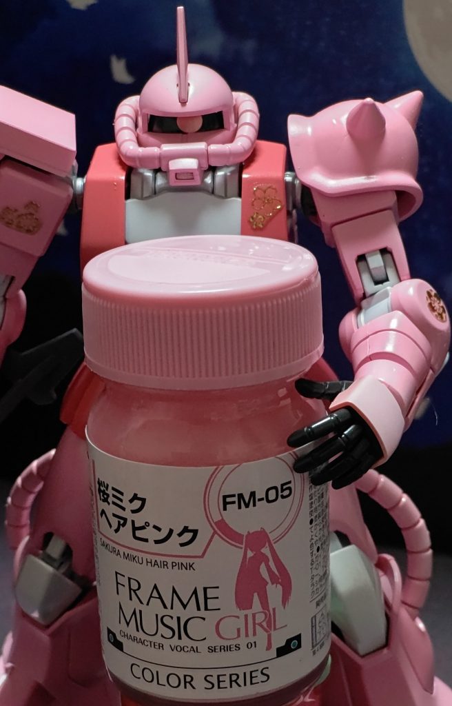 ザクの日は3/9でミクの日でもあったので、塗料はこれ濃い部分はこれにメタリックレッドを追加前回はレッドが少なかったので少し多めでいい感じに関節、胸の装甲はホワイトシルバーメタリック系塗料使っているので仕上げはツヤアリクリアーです今回塗装落としたときに、大分プラにダメージ入ったので塗装落としももう少し勉強しないと…