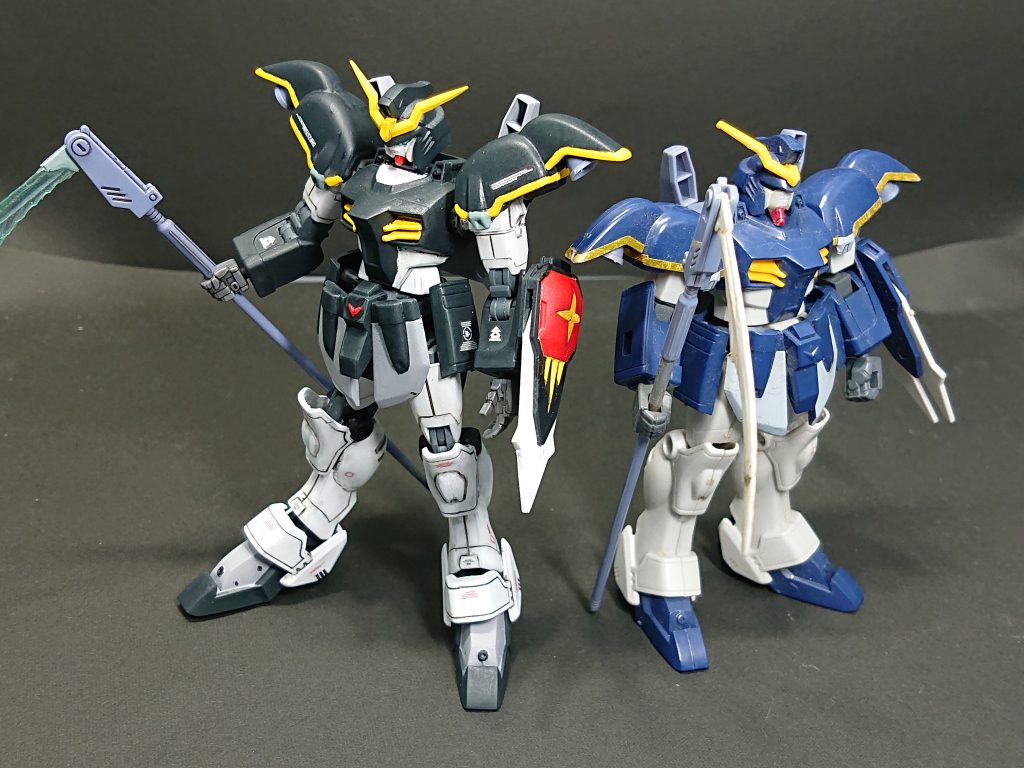 TV放送当時に買って作った当時品が残ってたので比較。当時品は角・肘の軸が折れてしまってました・・・再販キットで無事に転生させてあげられました(?)当時の私にめっちゃかっこよくできたと教えたいです(笑)こうやってみると、小顔に怒り肩、腹部延長、足の延長というポイントが今風なのかなと思います。