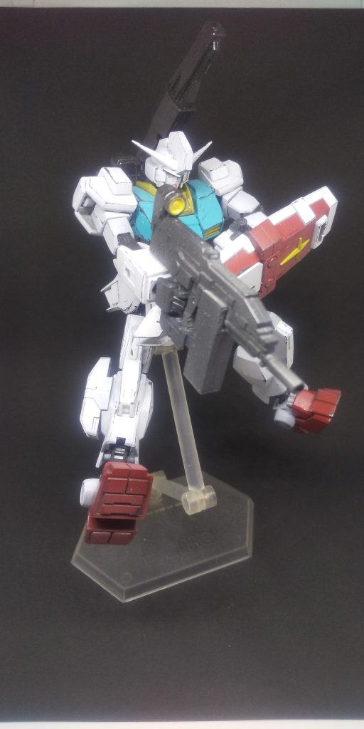 7号機のライフルにプラ板切って貼ってそれっぽく。切った貼ったプラ板のせいで銃口が下がる。