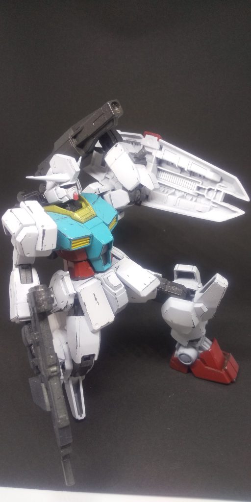 ショルダーキャノン。ショルダーキャノンはあるのに肩や腕の銃はない。元キットが優秀なので膝立ちも楽々。