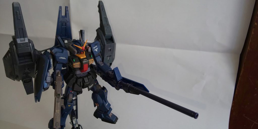 ブーストジェネレータ直結のビームランチャーです。ビームを拡散させて広範囲にも砲撃出来ます。