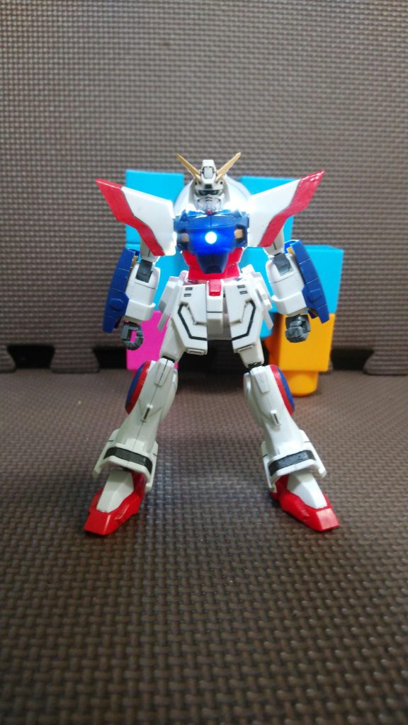 コアランダーを外して背中からライトで照らすとカラータイマーが発光するという偶然からもたらされた奇跡ギミック!これぞシャイニングのなせる技か!