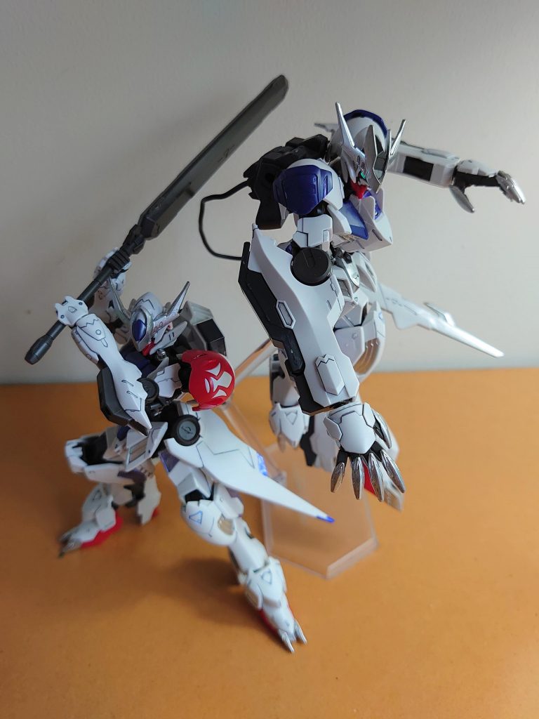 ルプスレクスとのツーショット。統一感を出すために同色のマーカーを使っています。シルバー、メタリックバイオレット、墨入れは流し込みタイプのガンダムマーカーです。ガンダムマーカー便利で重宝します。ここまでご精読ありがとうございました!