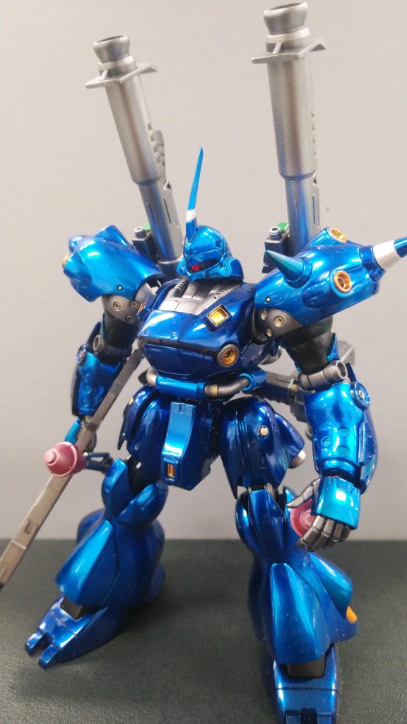 肩部のバーニアノズルは、切り飛ばし、塗装後に後はめできるように改修、各種穴モールドは開口してコトブキヤのリベットに置き換え。前腕部の丸？はスピンブレードで彫り直しました。