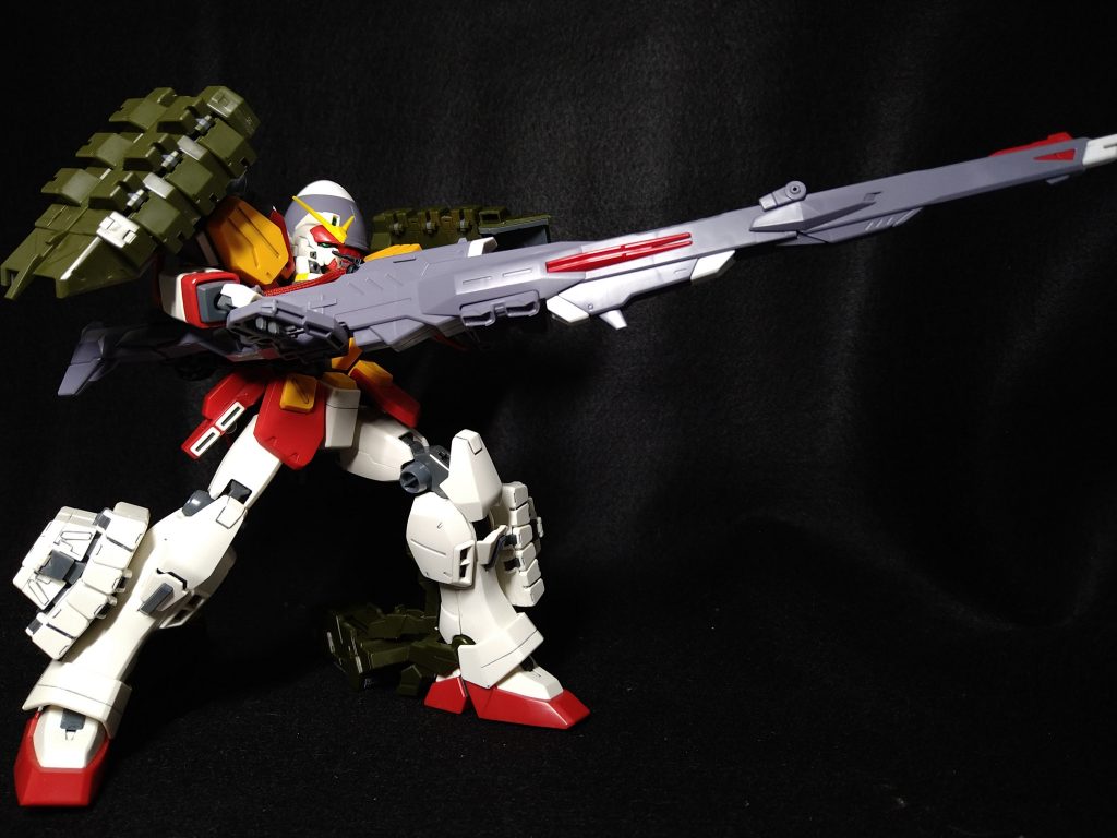 長距離砲撃体勢実弾主体の本機の弱点を補うために長距離ビームキャノンを装備させてみた精密射撃時は両手持ちさせる