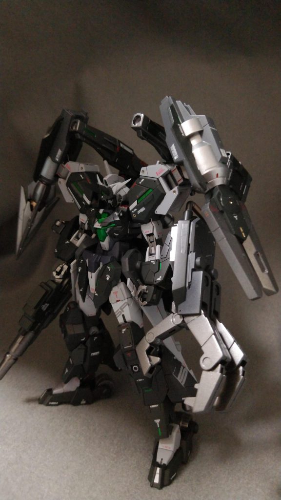 シールドは、ガンダムベースのウェポンセットの陸戦シールドをそのまま使用、陸戦タイプにシールドクローは必須!バイスプライヤーは細かく塗り分けました