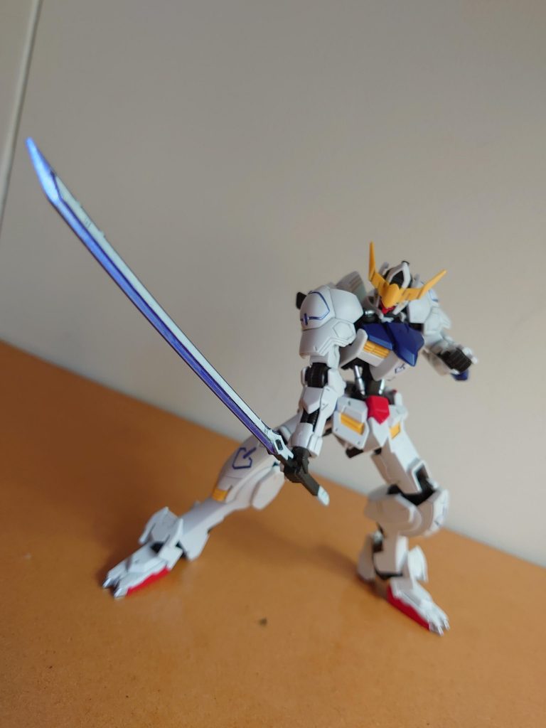 メイスを使うシーンが多いバルバトスですが、太刀を持たせてもカッコいいですよね!シャープペンでのスミ入れは写真では目立たないことが分かりました。使いやすく修整もしやすいですがもっと練習しないとですね。最後までご精読ありがとうございました!