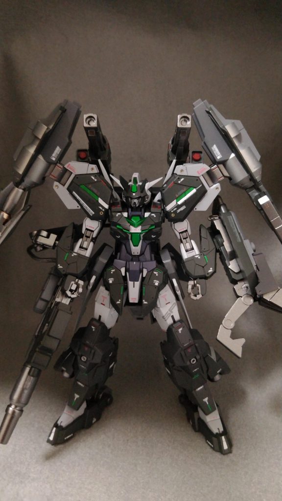 背部ビームキャノンは、オルフェンズのオプションセットからそのまま流用してミサイルポットを追加