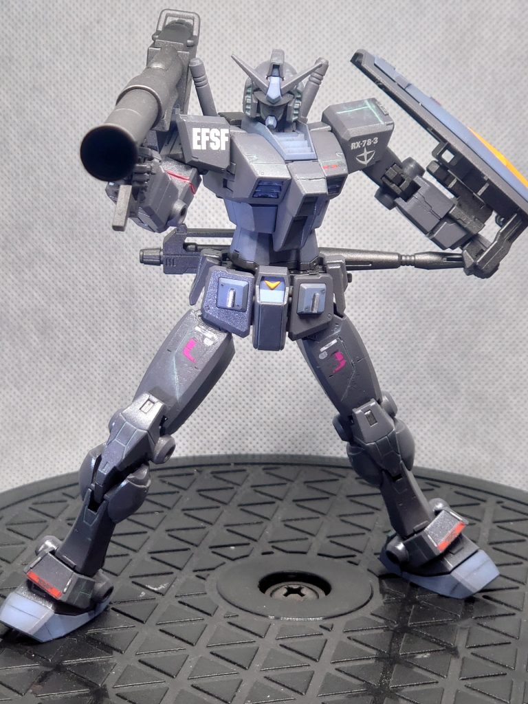 今までは自分で作り、満足し、飾る。これだけでしたが新しい事をはじめて見たいと思い、こうして完成した作品をガンスタに投稿しようとおもった次第です。まだまだ技術も無いド素人ですが、見て頂けるだけで光栄です。カラー:グレー ガイア メカサフヘヴィブルー クレオス c-370エイザーブルーイエロー ガイア VO-03 ビビッドオレンジピンク クレオス cl-110 緋色シルバー nazca ne-003 ピンポイントシルバーご覧になっていただきありがとうございました