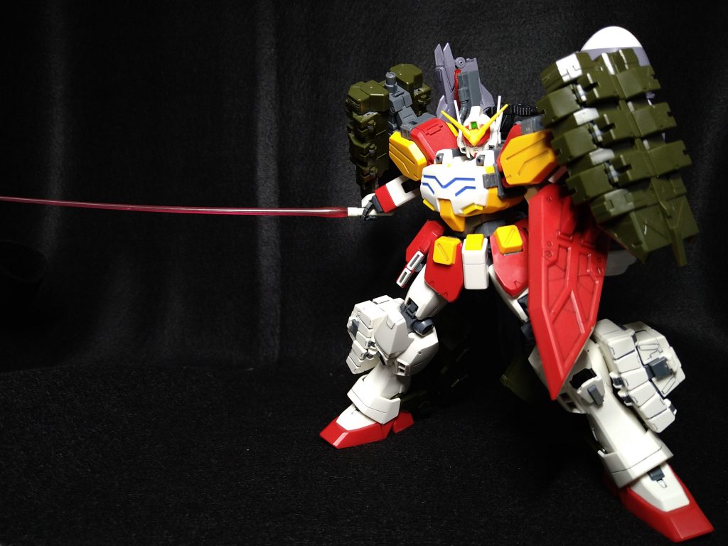 背面右肩にビームサーベル１本装備近接戦の応用力も上げる