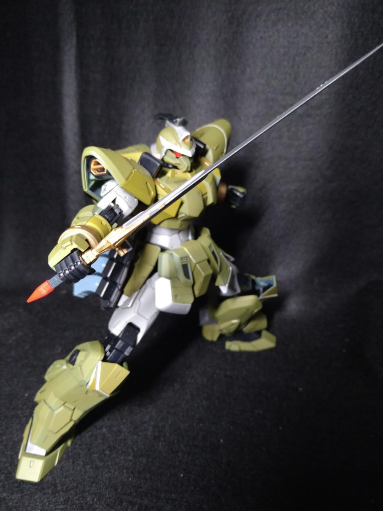 基本武装は実剣のみであり、いずれは武装を追加する予定