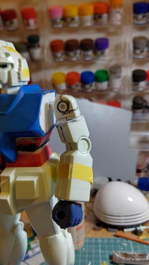 腕部は上腕で延長。立ち姿が締まるように横回転軸追加。