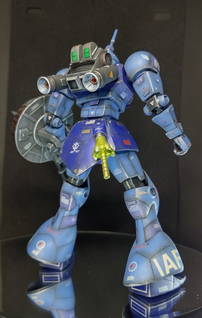 ビームサーベルはスカート部分にネオジム磁石で脱着式にできるようにしました。(常に手に持っているのはいかがなものかと思ったので)