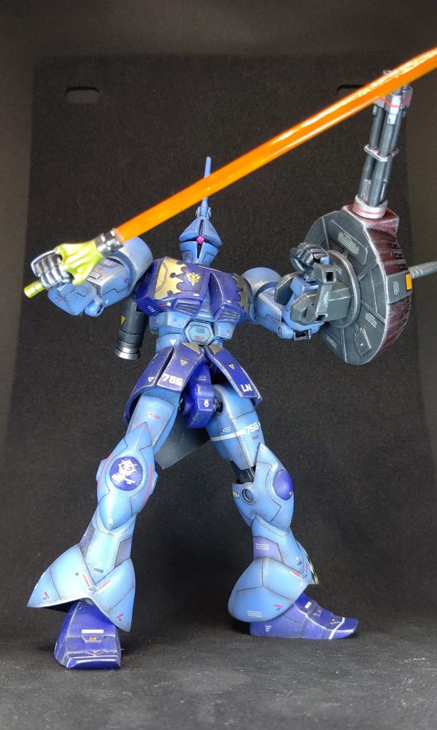 ビームサーベルはスーパーの焼き鳥の竹串を使いました。サフ→蛍光イエロー→クリアオレンジ→水性ニス→光沢スプレーを重ねました。