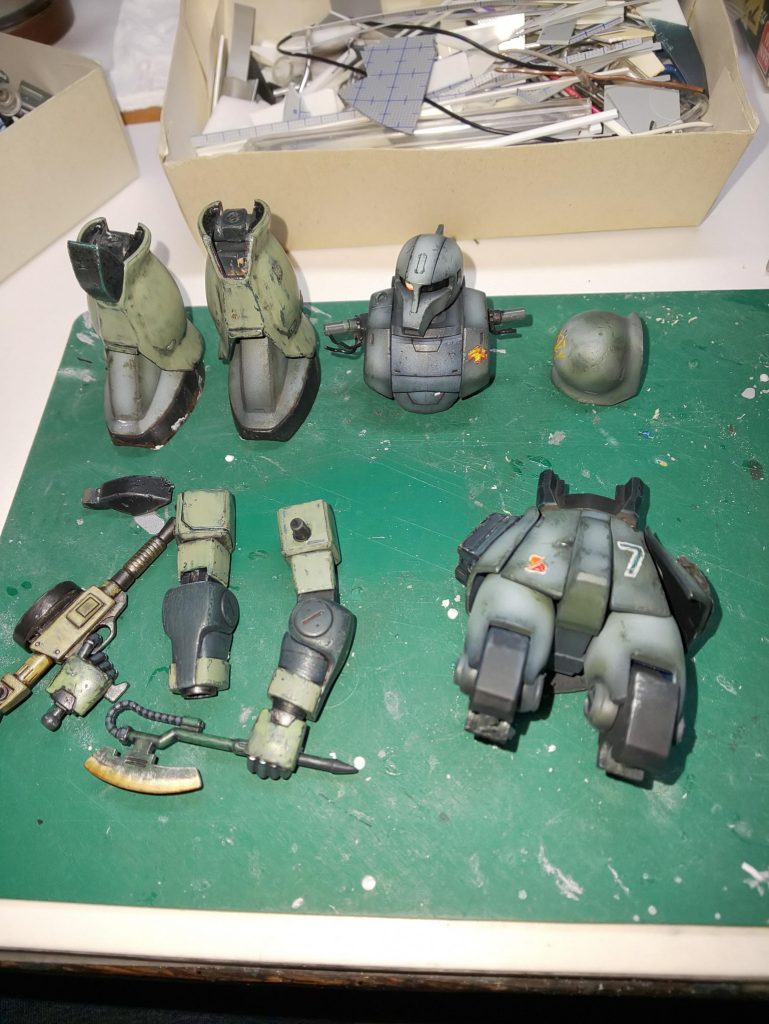 「資料には、サイクロプス隊の北極基地襲撃をサポートする形で前もって基地MS戦力を誘い出し可能な限りその数を減少させ、サイクロプス隊の連邦新型NT用MS奪取という目的から“戦闘”という無駄を減らす事を目的とした『オペレーション・ビーネ』とあります。、、、総理。これ、嘘ですよね?少なくとも公式にはないですよね?でまかせですか?総理の誠意あるお答えをお願いします。」「え~、でっち上げ と言えばそうとも言えますし、嘘かと問われれば そうかも知れない とお答えするしかありません。しかしながら、ガンダム界においては今や何が正解で何が出鱈目なのか?その境界もあやふやであり、また公式ですら後付け設定が後を断たない状況の中で世のガンプラーの方々の類い希なる発想と発明が世間一般で言われる“オレ設定”であり その中で取捨択一が何度も繰り返されながら数多くのイカす!カッコイイ!が非公式ながら生まれてきました。中には後に公式として開花したものも存在します。国としても こういった流れに目を向け、時流として捉えなければならない時代に入っていると考えております。過去には国鉄や郵政事業、電々公社等の民営化という世の流れがありました。今度はガンプラの民から公へのシフトというのもまた世の流れではないのではないかと考え、こういう形で具現化してみた次第であります。」議長:「切磋琢磨の議論が続きますが、本国会は ここで休廷といたします。」