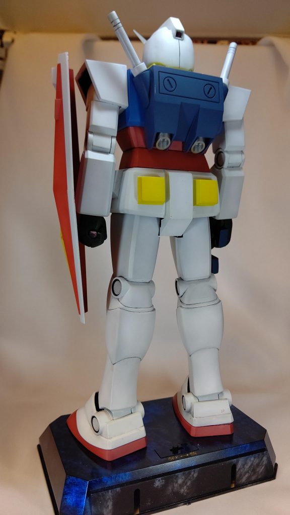 完成したら見えなくなる背面。脚のラインが無改造でも素晴らしいw